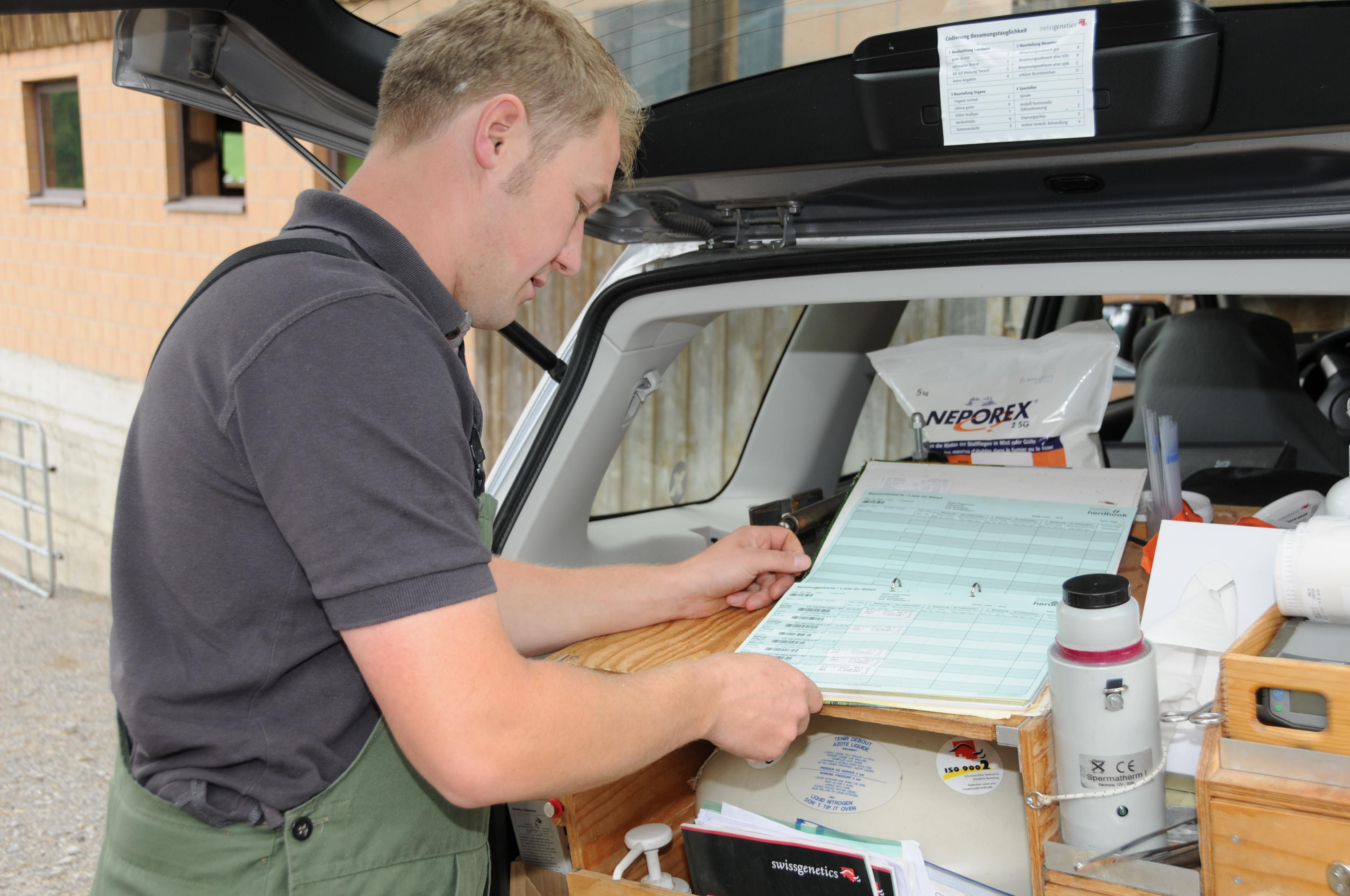 Diese Aufzeichnungen sollte jeder kuhhaltende Betrieb führen: Die Dokumentation aller Geburten, Brunsten, Besamungen und Trächtigkeiten.